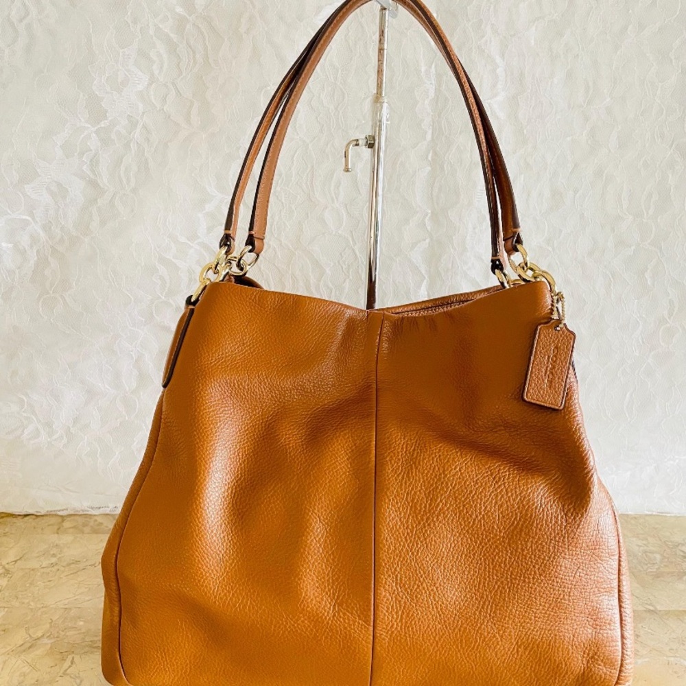COACH shoulder PURSE

Coach Phoebe saddle leather hobo shoulder bag